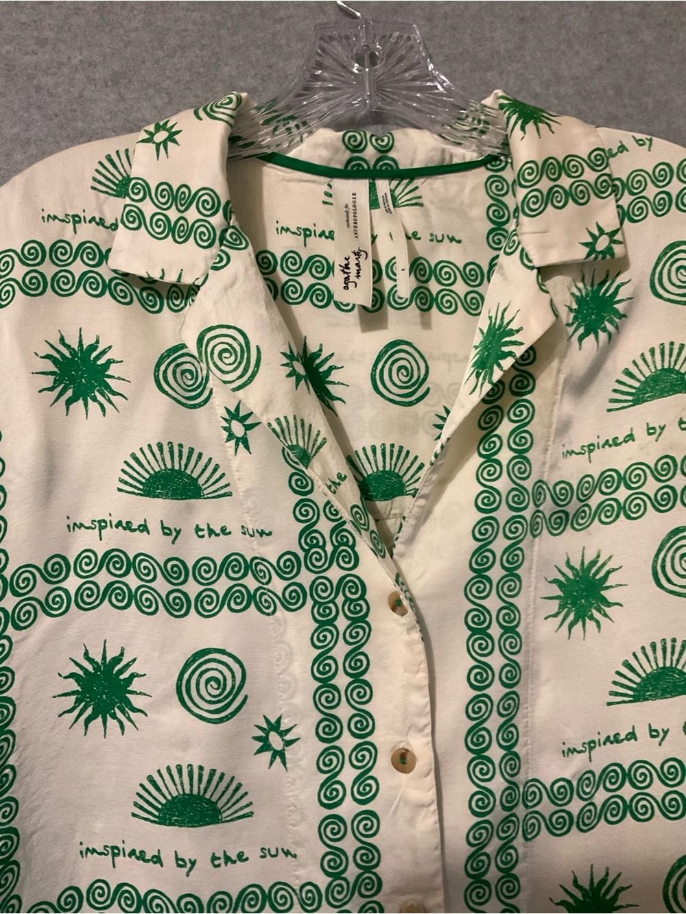 Anthropologie Button Front Sun Print Shirt open back Cream and Green Sz L - Picture 5 of 10